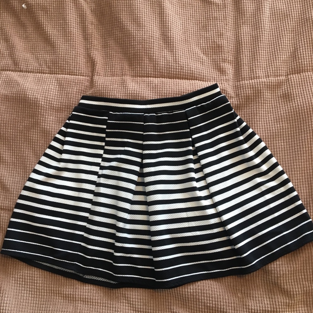 Cute black and white skirt